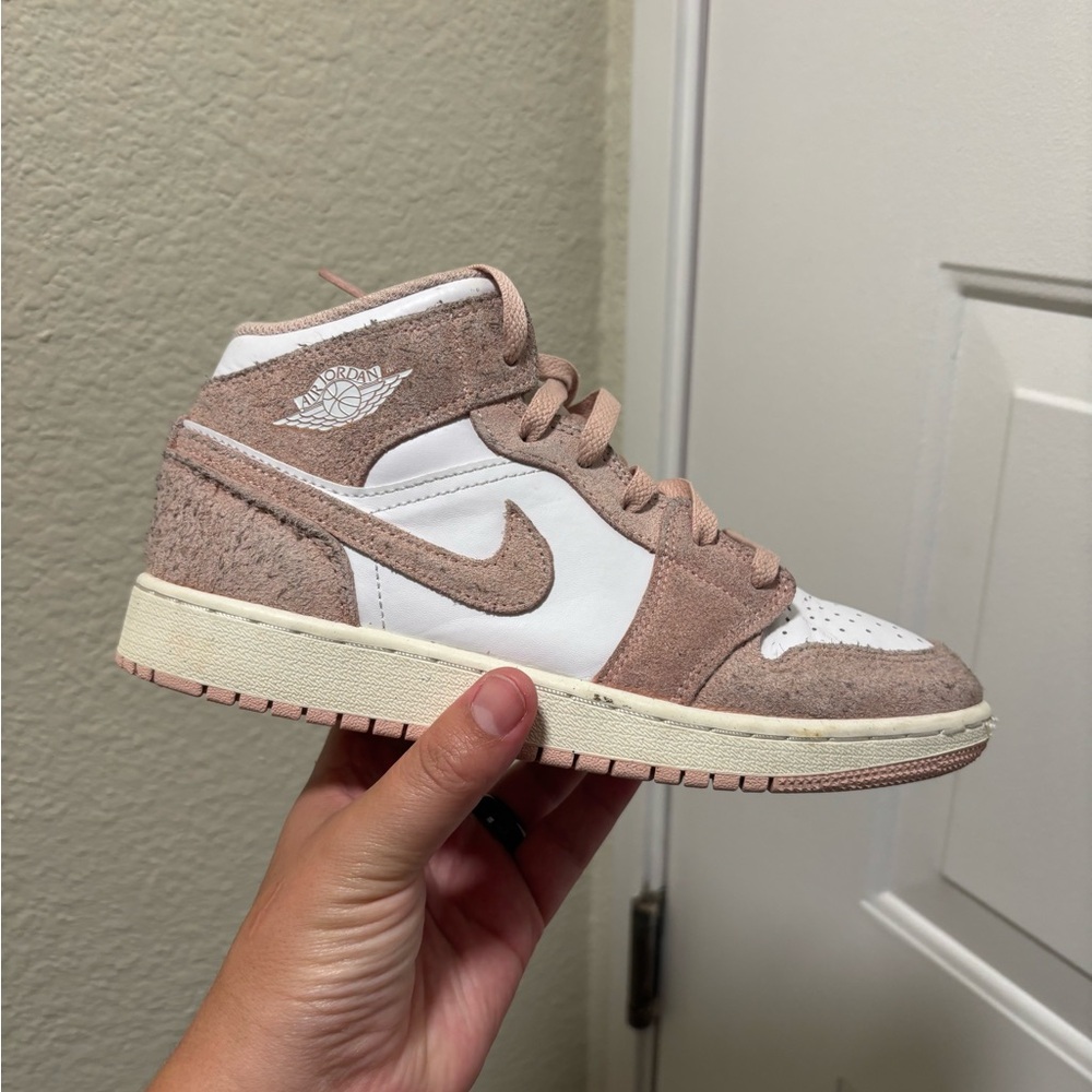 Jordan 1 mid pink